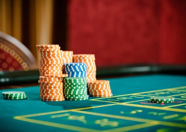 Live Gaple Online dealer studio at bet365 link with clear tile display and multilingual chat